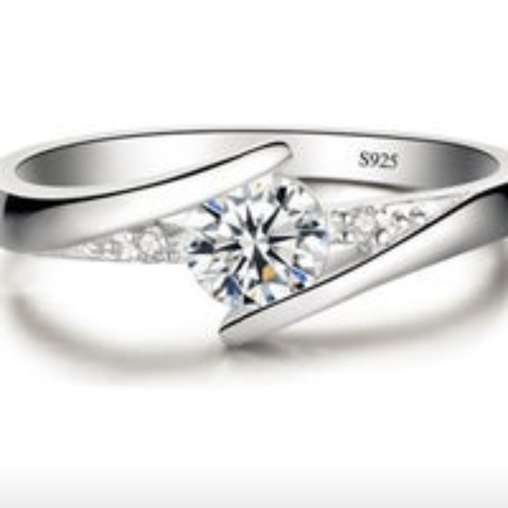 NEW 925SILVER WG OVERLAY ROUND CUT MOISSANITE RING